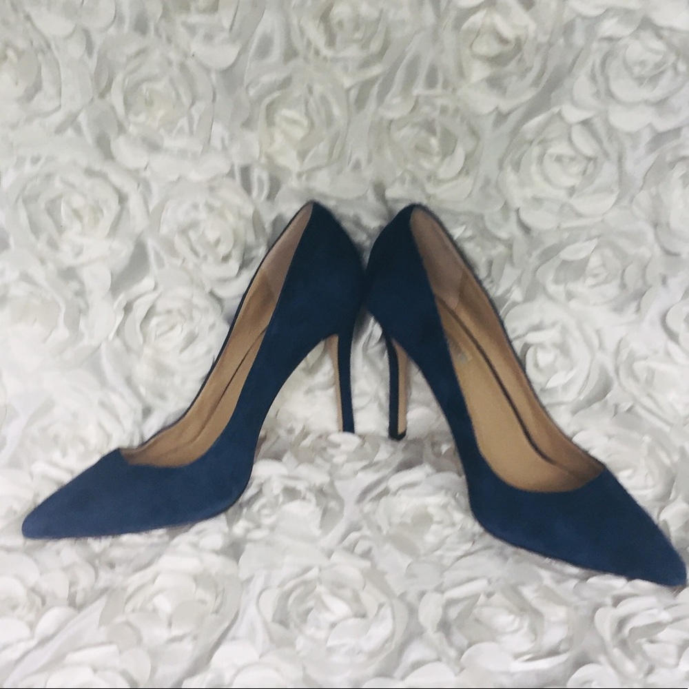 📦 Navy blue classic pumps
